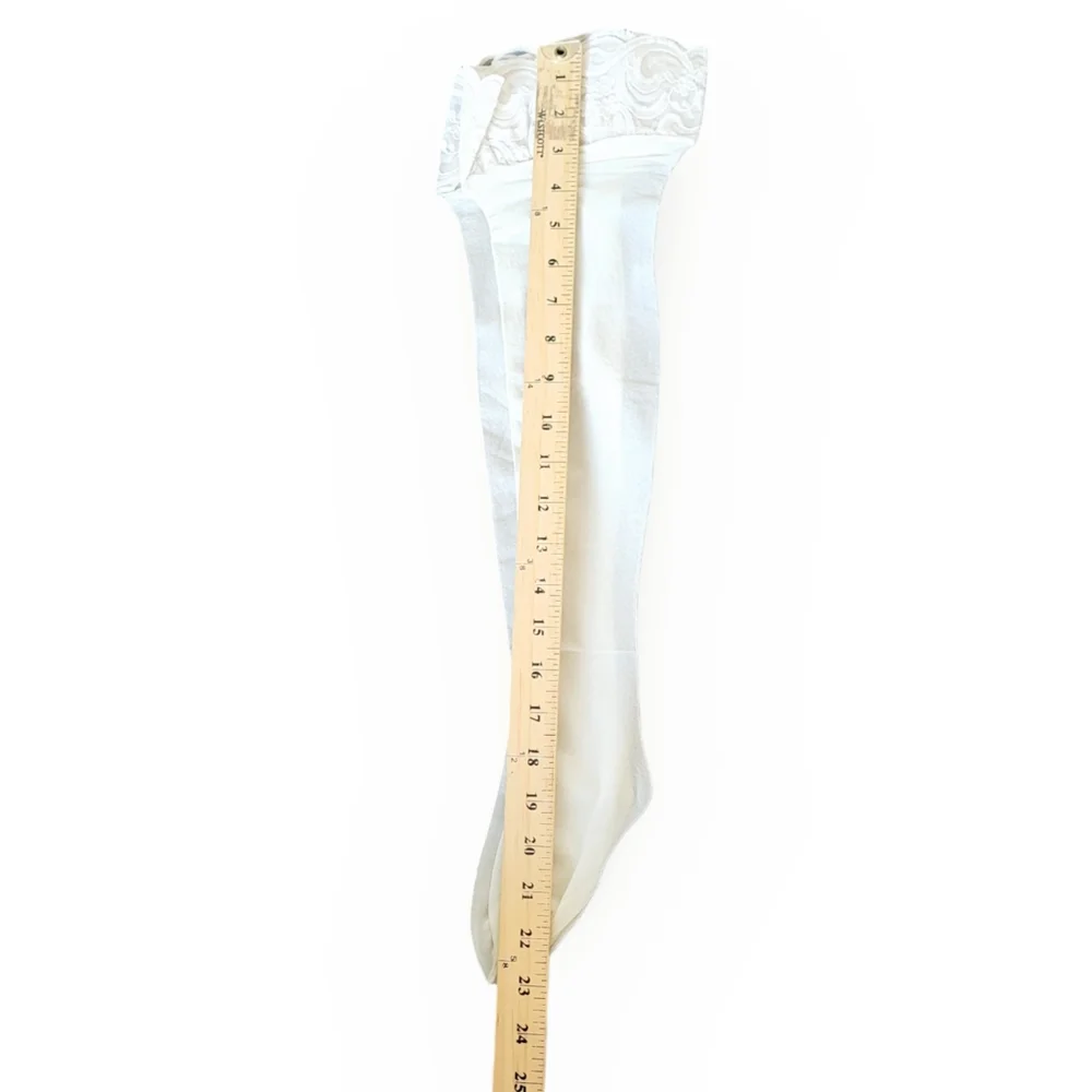 Victorias Secret Gold Crown 90s Deadstock Vintage Lace Stockings‎ in Cream